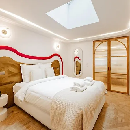 1#new 8 Personnes- Saint Germain Notre-dame Parigi